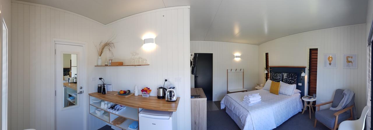 Bed and Breakfast Admiral Waters Cooks Beach Экстерьер фото