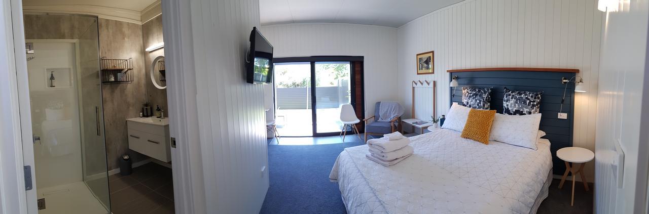 Bed and Breakfast Admiral Waters Cooks Beach Экстерьер фото