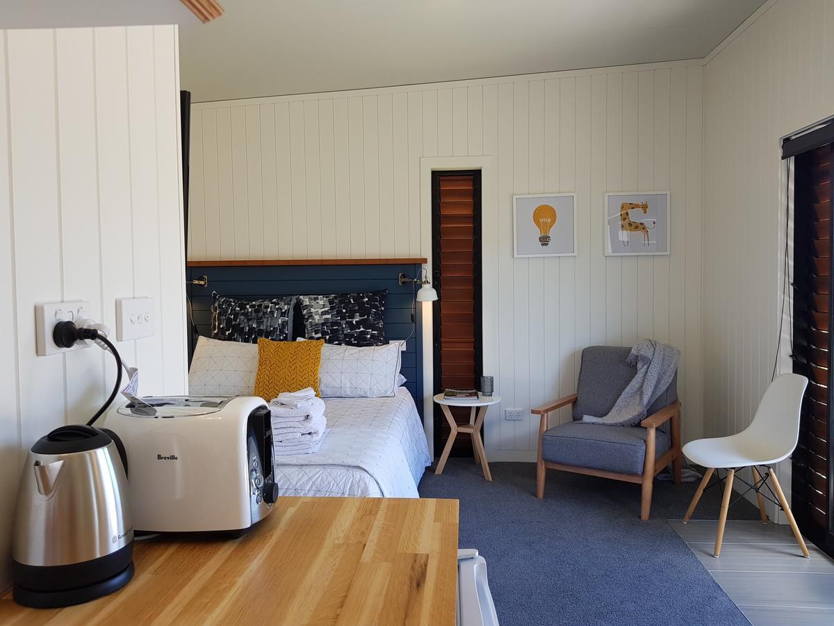 Bed and Breakfast Admiral Waters Cooks Beach Экстерьер фото